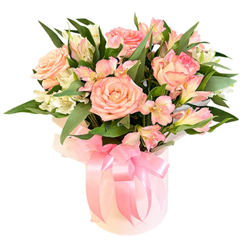 Композиция в розовой коробке с розами и альстромерией, доставка Мордово-Озеро